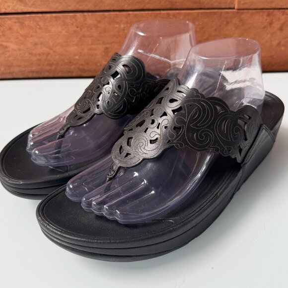 FitFlop Sandals Womens Sz 10 Black Leather Thong Sandals Cut Out Slip On Comfort - Picture 1 of 11